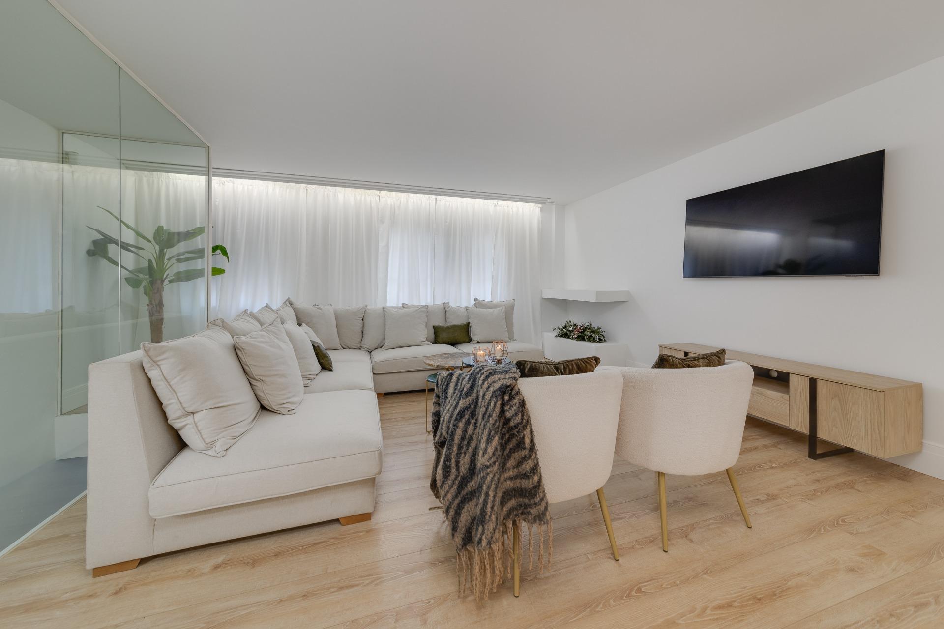 For sale - 4 Bedroom 3 Bathroom Apartment in Torrevieja - Playa Del Cura  - Alicante