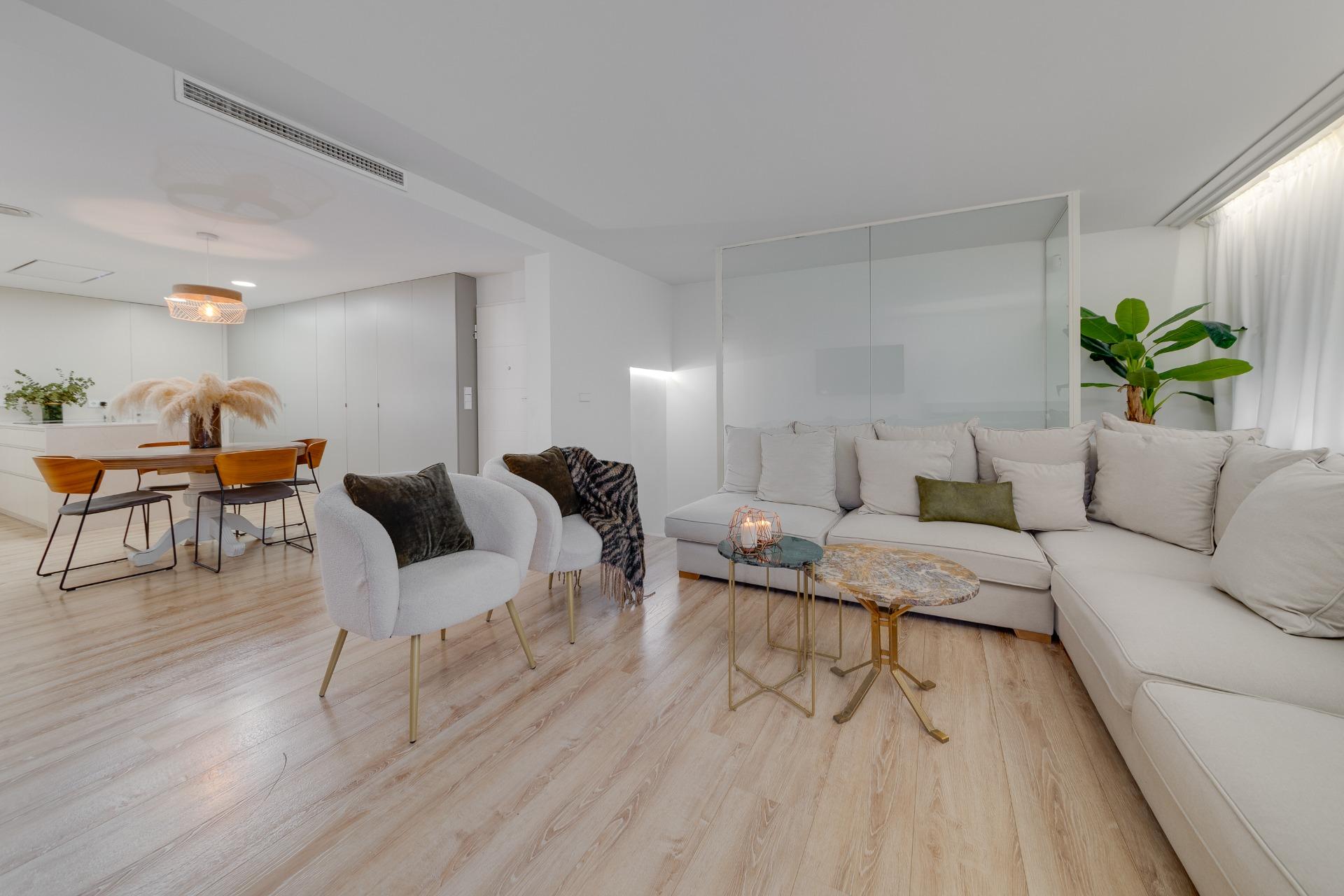 For sale - 4 Bedroom 3 Bathroom Apartment in Torrevieja - Playa Del Cura  - Alicante