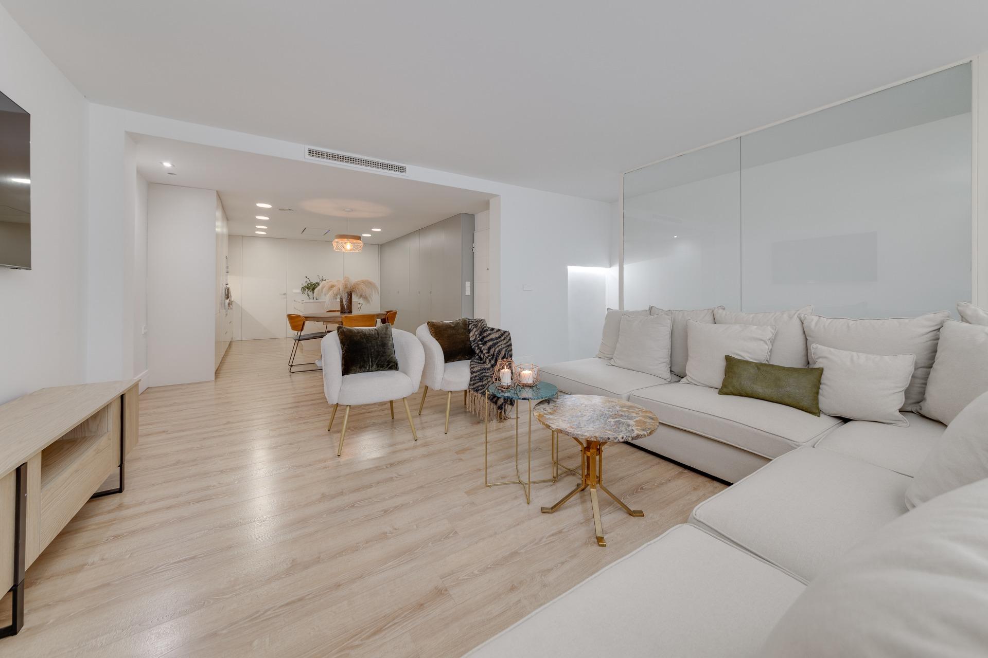 For sale - 4 Bedroom 3 Bathroom Apartment in Torrevieja - Playa Del Cura  - Alicante