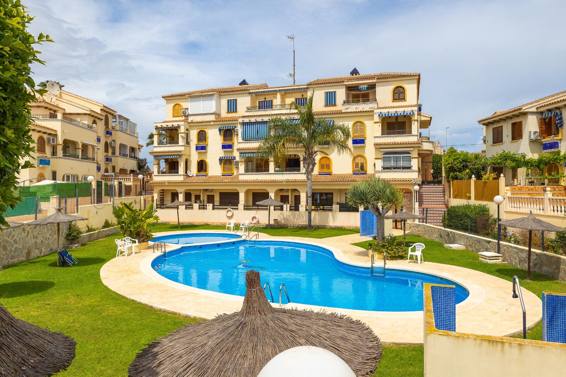 For sale - 2 Bedroom 1 Bathroom Bungalow in Torrevieja - Torre La Mata  - Alicante