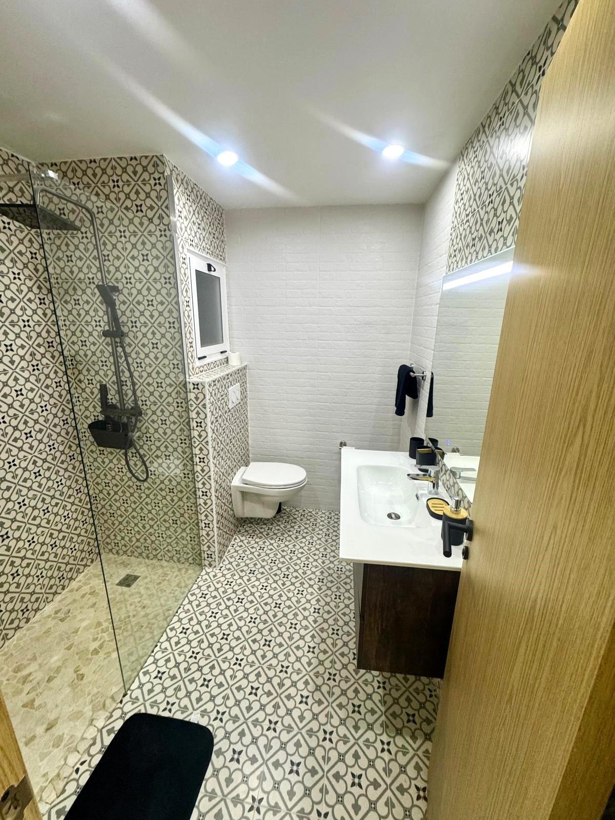 For sale - 4 Bedroom 2 Bathroom Apartment in Torrevieja - Centro - Muelle Pesquero  - Alicante