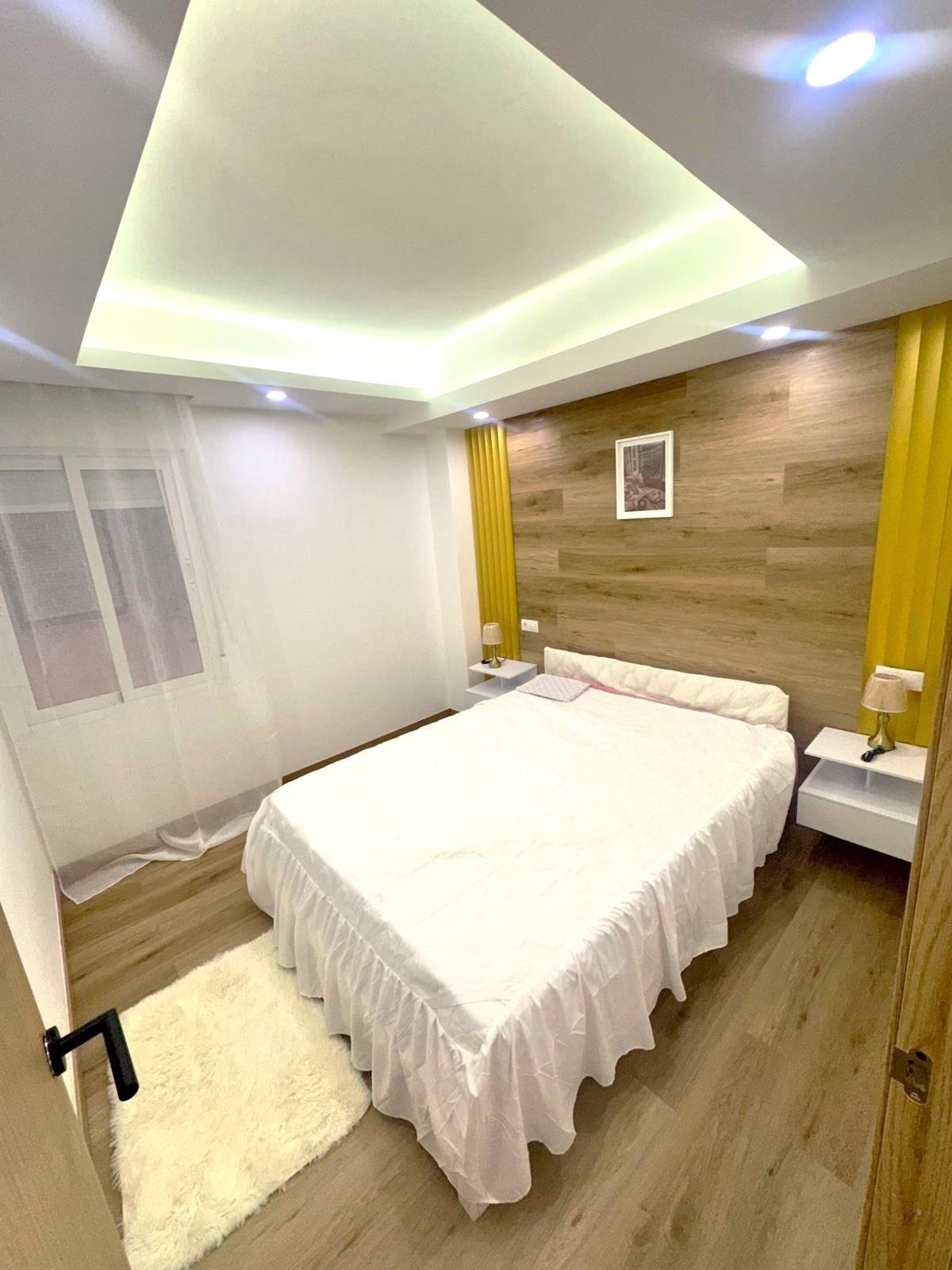 For sale - 4 Bedroom 2 Bathroom Apartment in Torrevieja - Centro - Muelle Pesquero  - Alicante