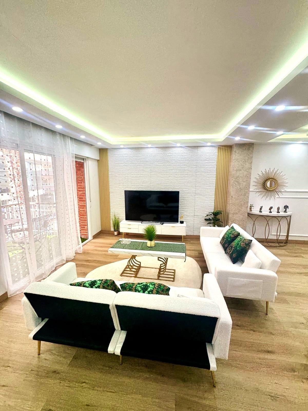 For sale - 4 Bedroom 2 Bathroom Apartment in Torrevieja - Centro - Muelle Pesquero  - Alicante