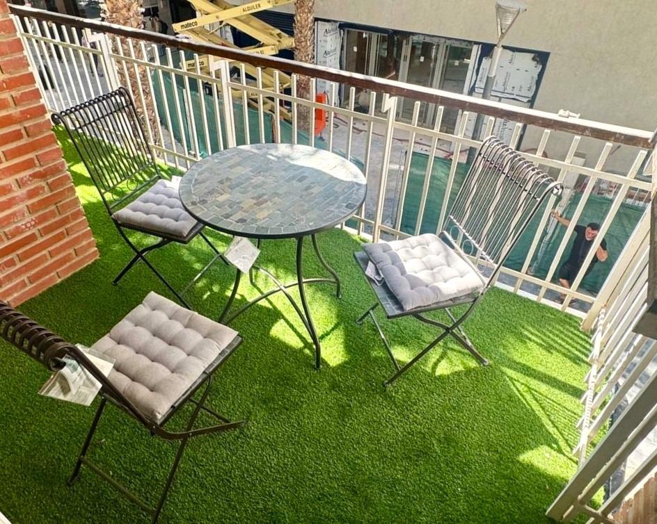 For sale - 4 Bedroom 2 Bathroom Apartment in Torrevieja - Centro - Muelle Pesquero  - Alicante