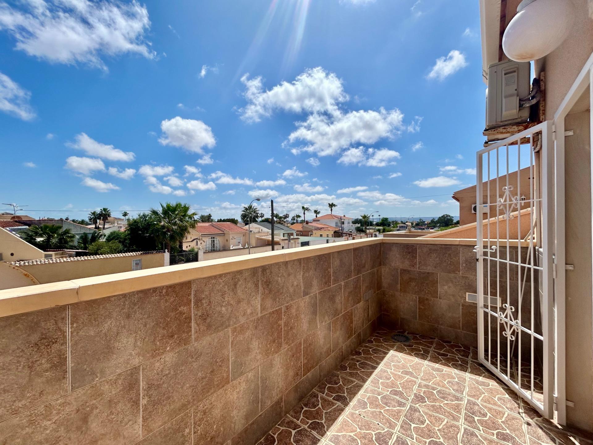 For sale - 3 Bedroom 2 Bathroom Villa in Torrevieja - San Luis  - Alicante