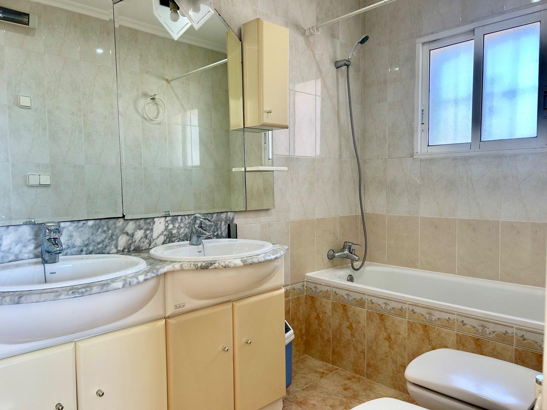 For sale - 3 Bedroom 2 Bathroom Villa in Torrevieja - San Luis  - Alicante