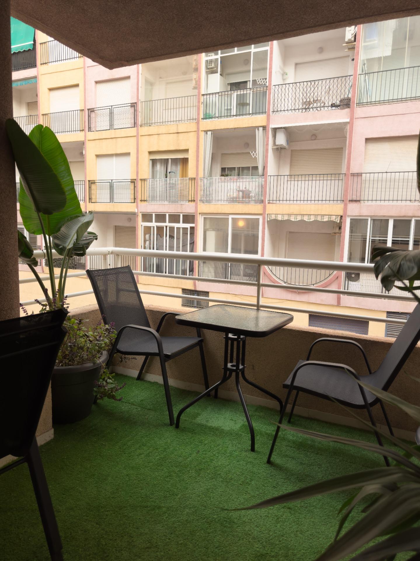For sale - 2 Bedroom 1 Bathroom Apartment in Torrevieja - Centro  - Alicante