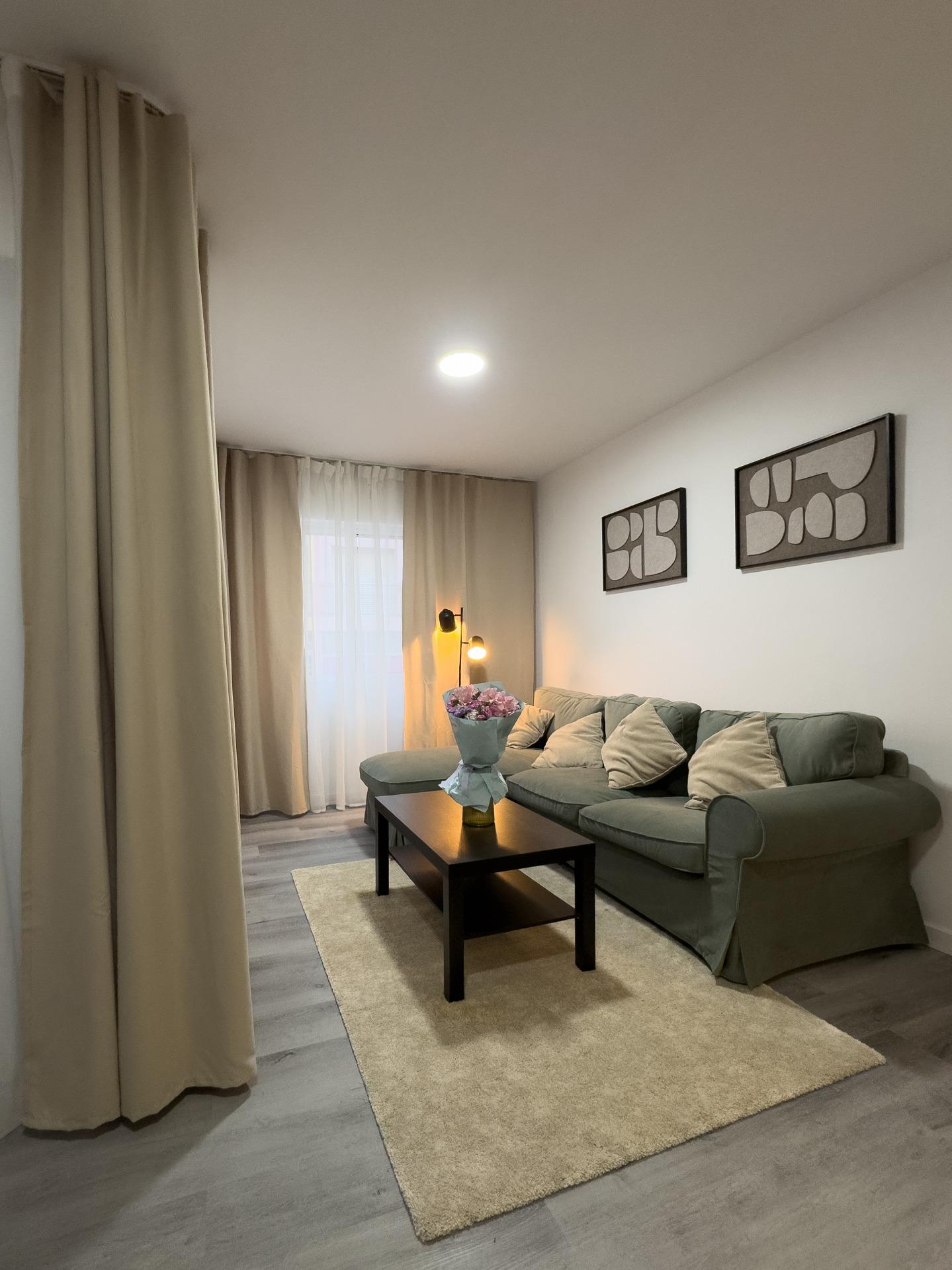 For sale - 2 Bedroom 1 Bathroom Apartment in Torrevieja - Centro  - Alicante