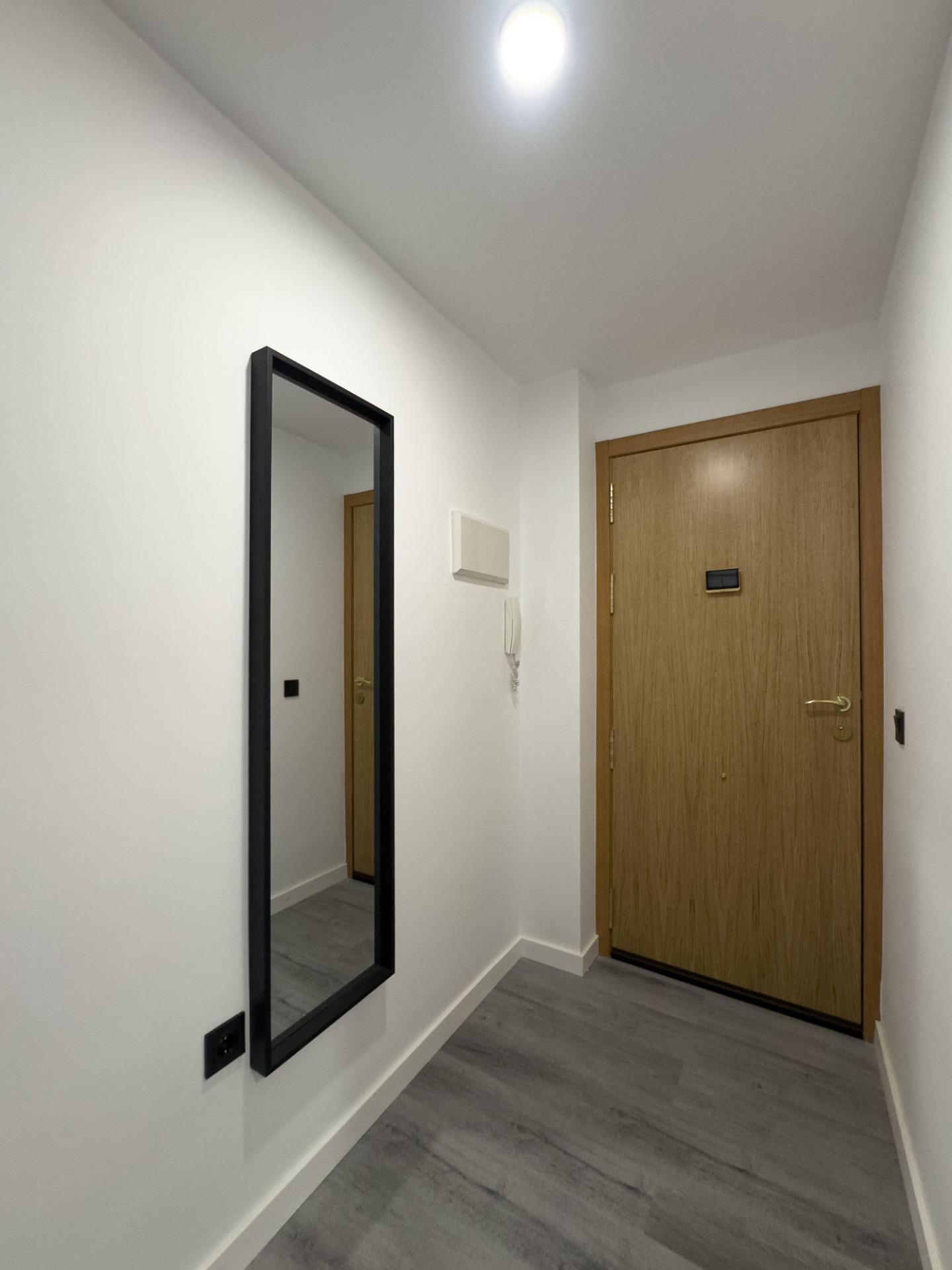 For sale - 2 Bedroom 1 Bathroom Apartment in Torrevieja - Centro  - Alicante