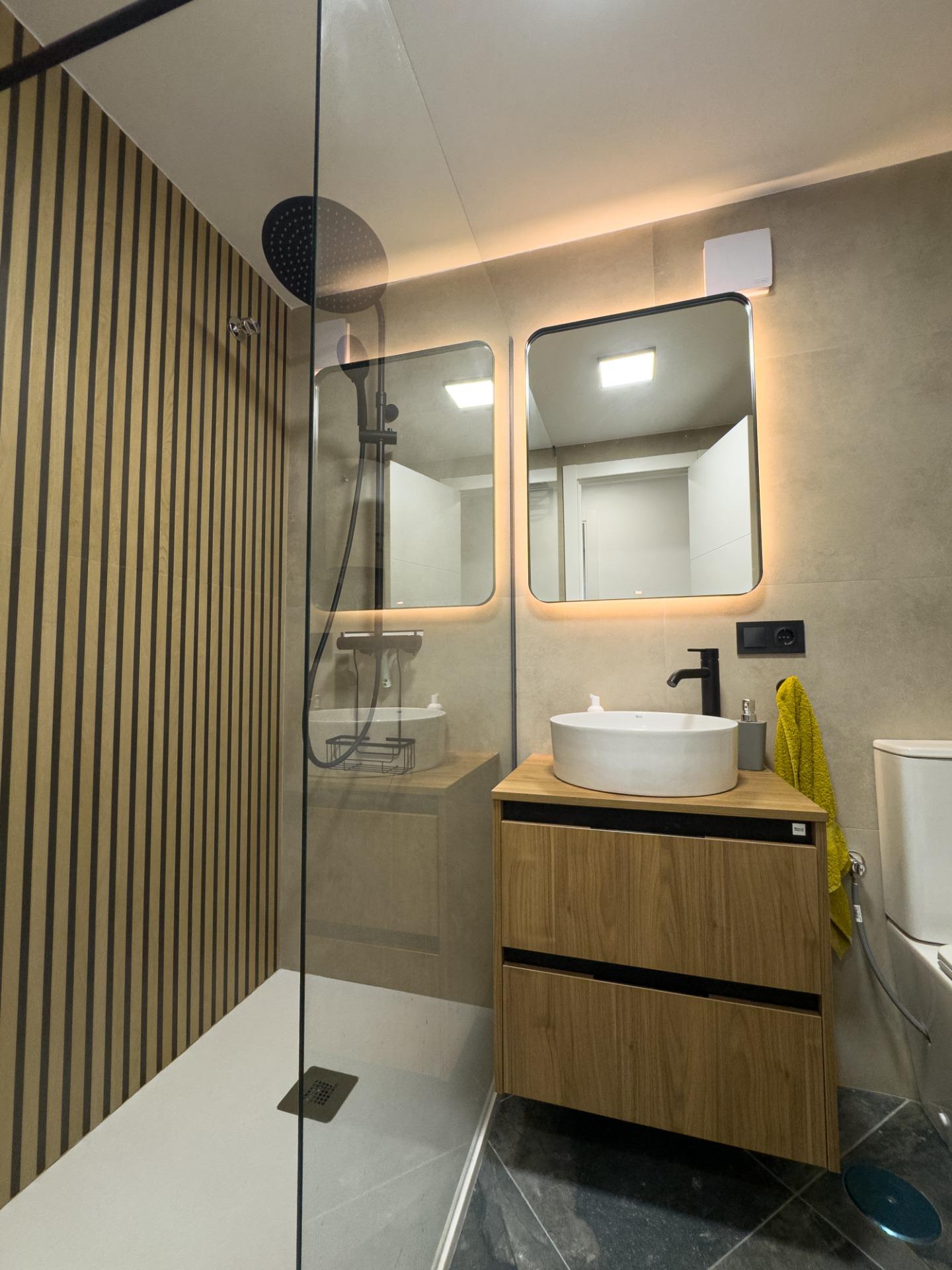 For sale - 2 Bedroom 1 Bathroom Apartment in Torrevieja - Centro  - Alicante