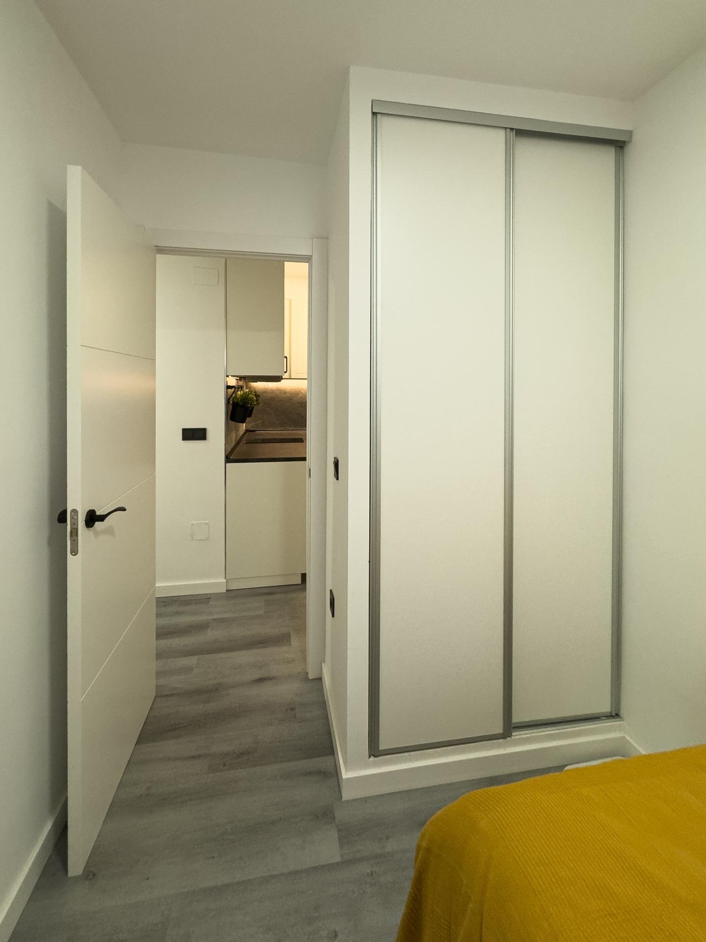 For sale - 2 Bedroom 1 Bathroom Apartment in Torrevieja - Centro  - Alicante