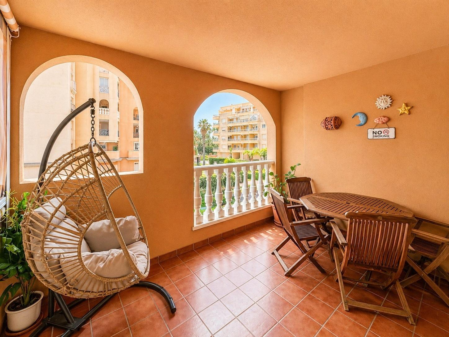 For sale - 3 Bedroom 2 Bathroom Apartment in Torrevieja - Los Frutales  - Alicante