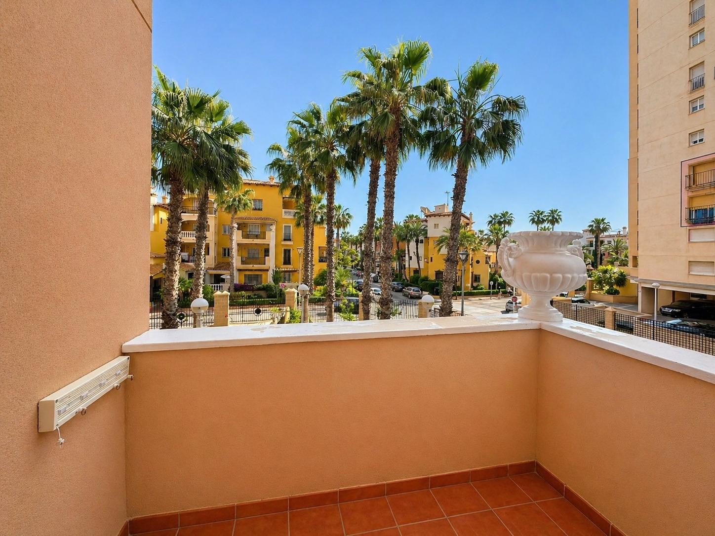 For sale - 3 Bedroom 2 Bathroom Apartment in Torrevieja - Los Frutales  - Alicante