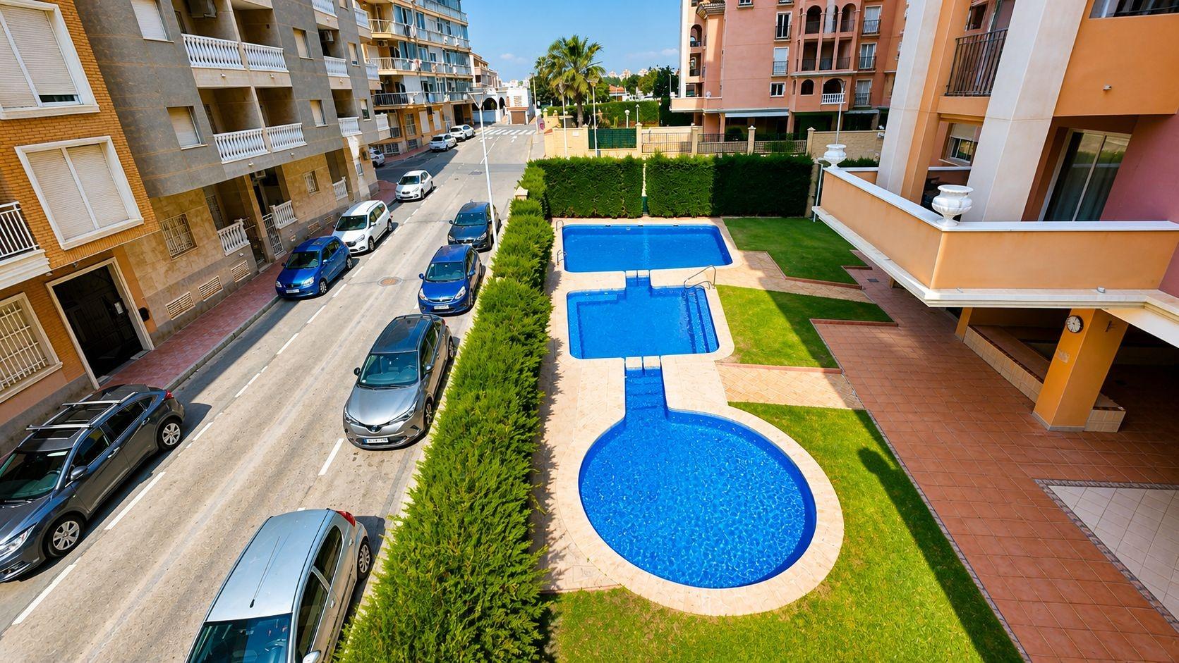 For sale - 3 Bedroom 2 Bathroom Apartment in Torrevieja - Los Frutales  - Alicante
