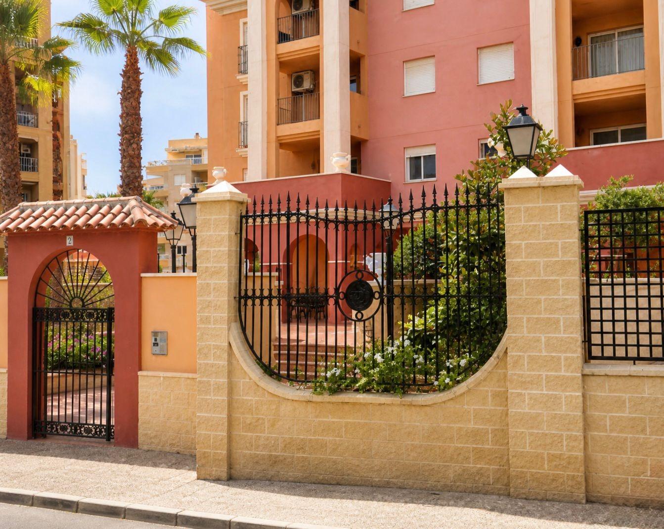 For sale - 3 Bedroom 2 Bathroom Apartment in Torrevieja - Los Frutales  - Alicante