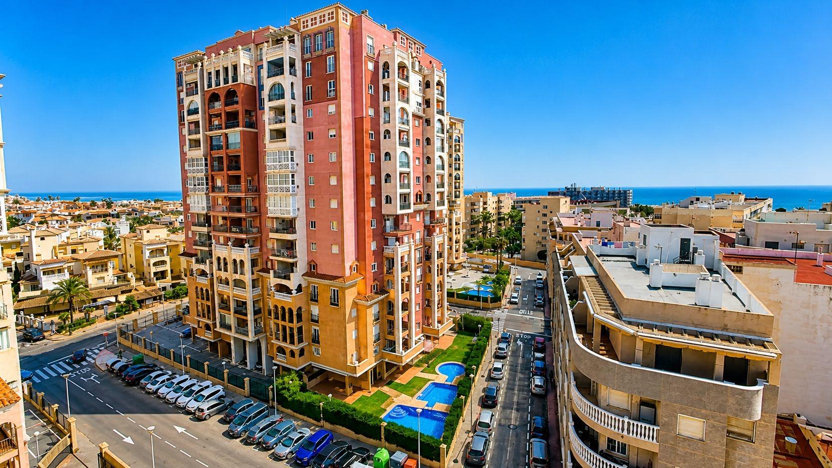 For sale - 3 Bedroom 2 Bathroom Apartment in Torrevieja - Los Frutales  - Alicante