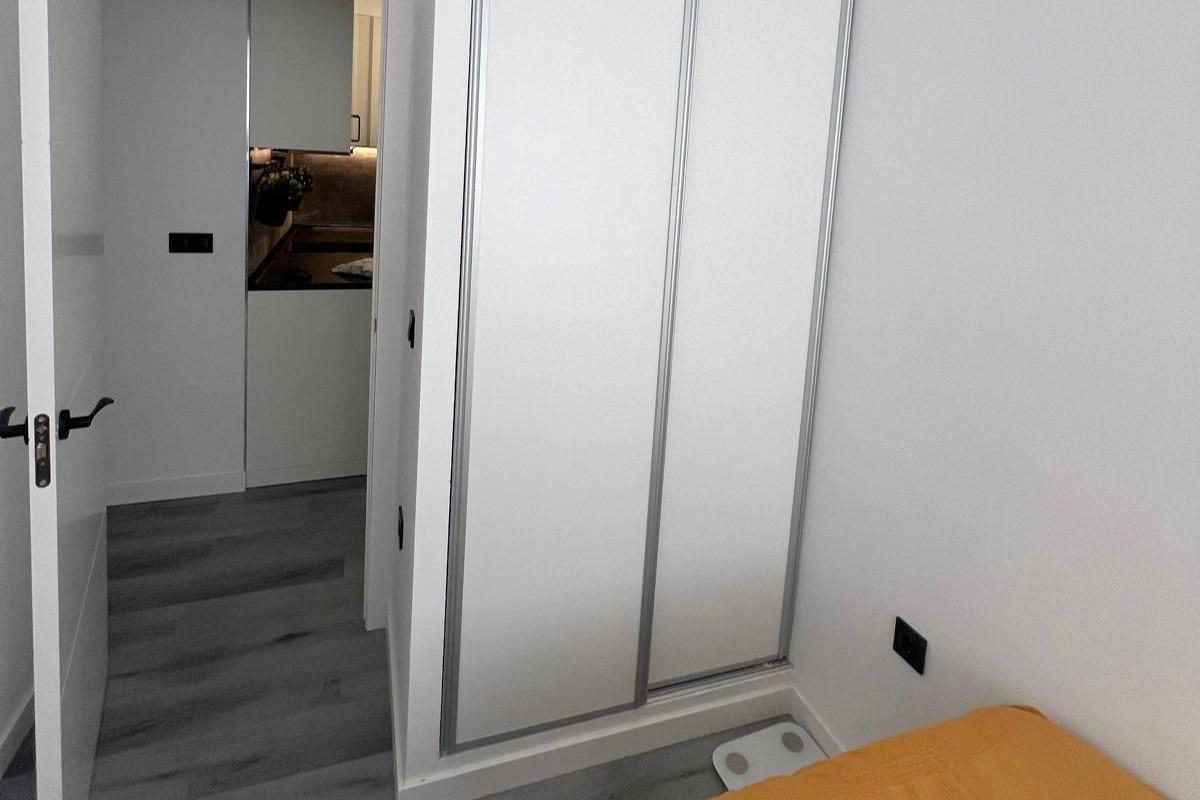 For sale - 2 Bedroom 1 Bathroom Apartment in Torrevieja - Curva Del Palangre  - Alicante