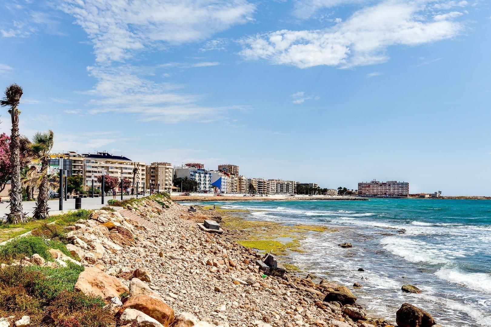 For sale - 2 Bedroom 1 Bathroom Apartment in Torrevieja - Curva Del Palangre  - Alicante