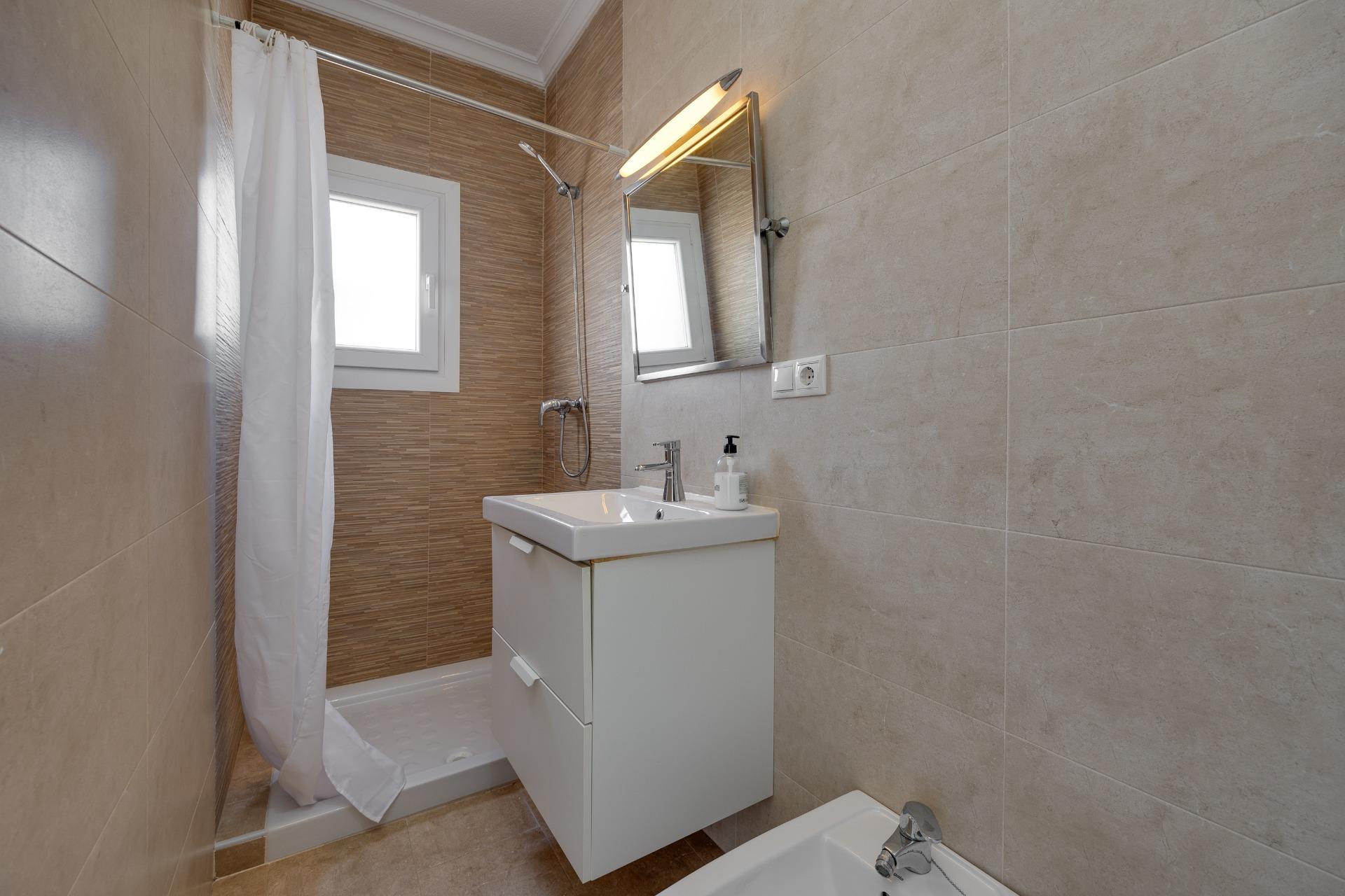 For sale - 3 Bedroom 3 Bathroom Villa in Torrevieja - La Siesta - El Salado - Torreta  - Alicante