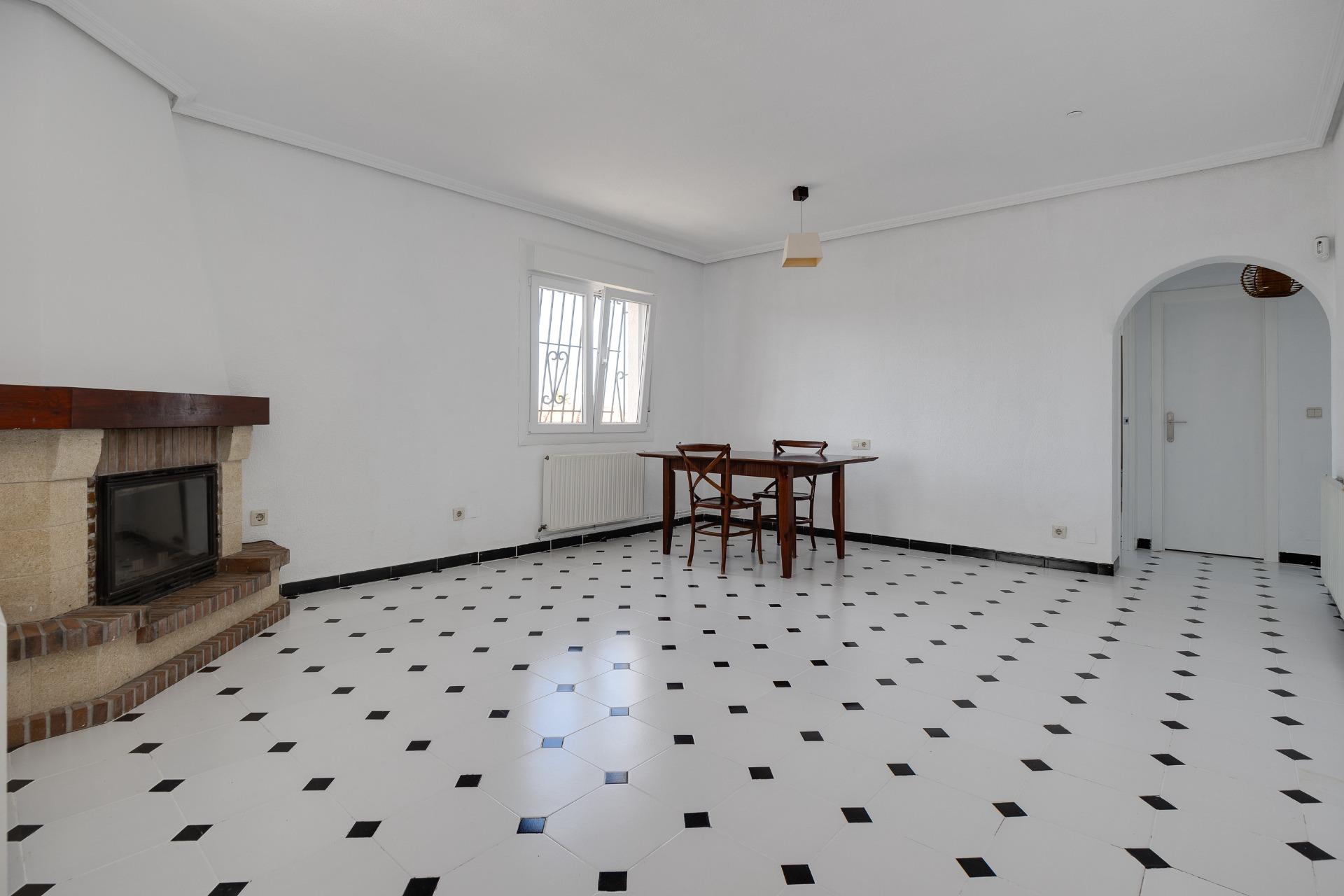 For sale - 3 Bedroom 3 Bathroom Villa in Torrevieja - La Siesta - El Salado - Torreta  - Alicante
