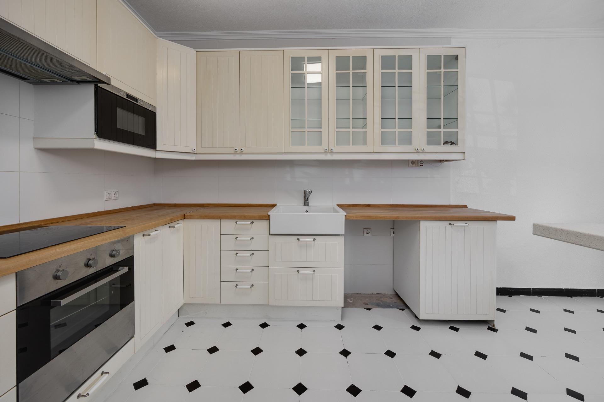 For sale - 3 Bedroom 3 Bathroom Villa in Torrevieja - La Siesta - El Salado - Torreta  - Alicante