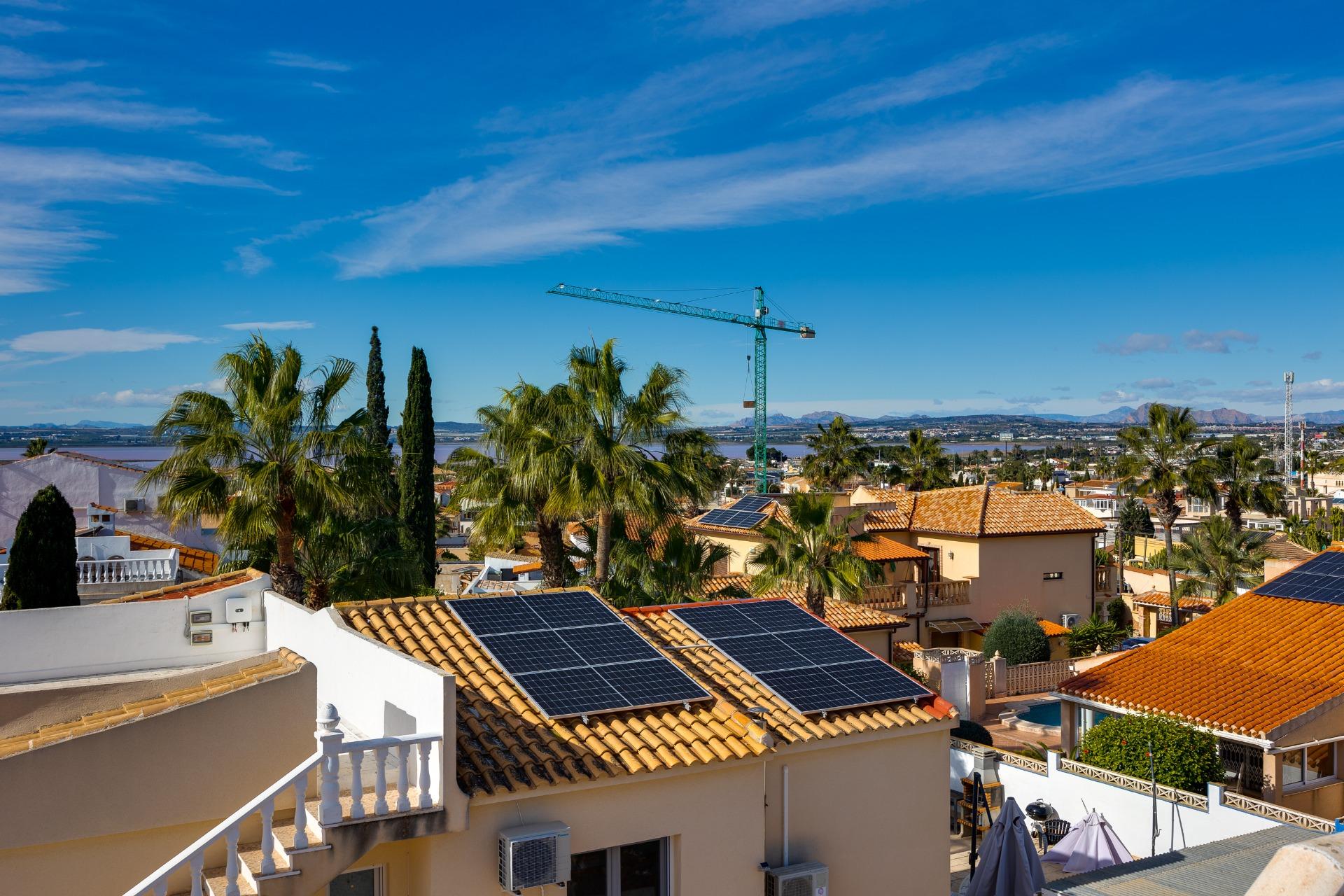 For sale - 3 Bedroom 3 Bathroom Villa in Torrevieja - La Siesta - El Salado - Torreta  - Alicante