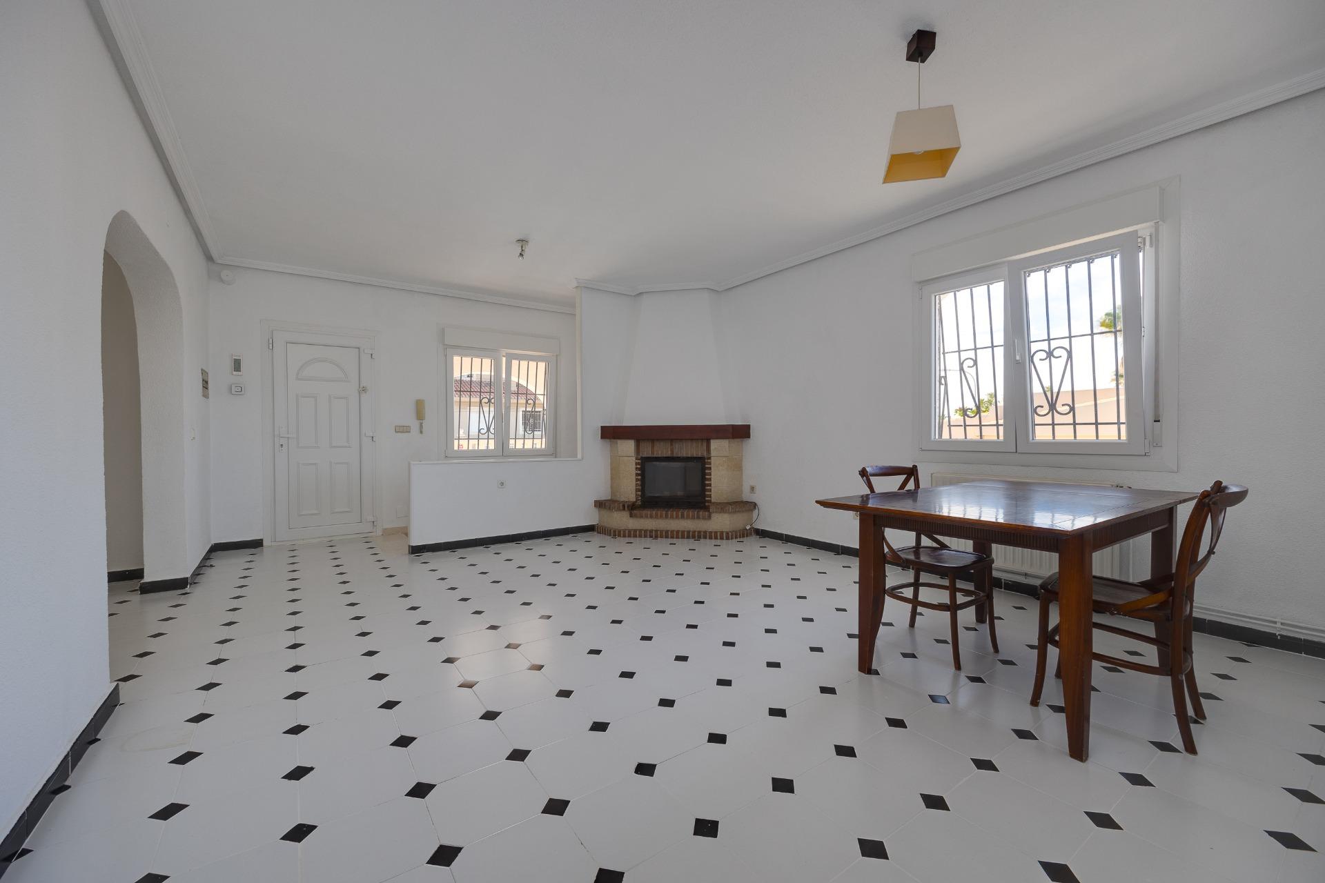 For sale - 3 Bedroom 3 Bathroom Villa in Torrevieja - La Siesta - El Salado - Torreta  - Alicante