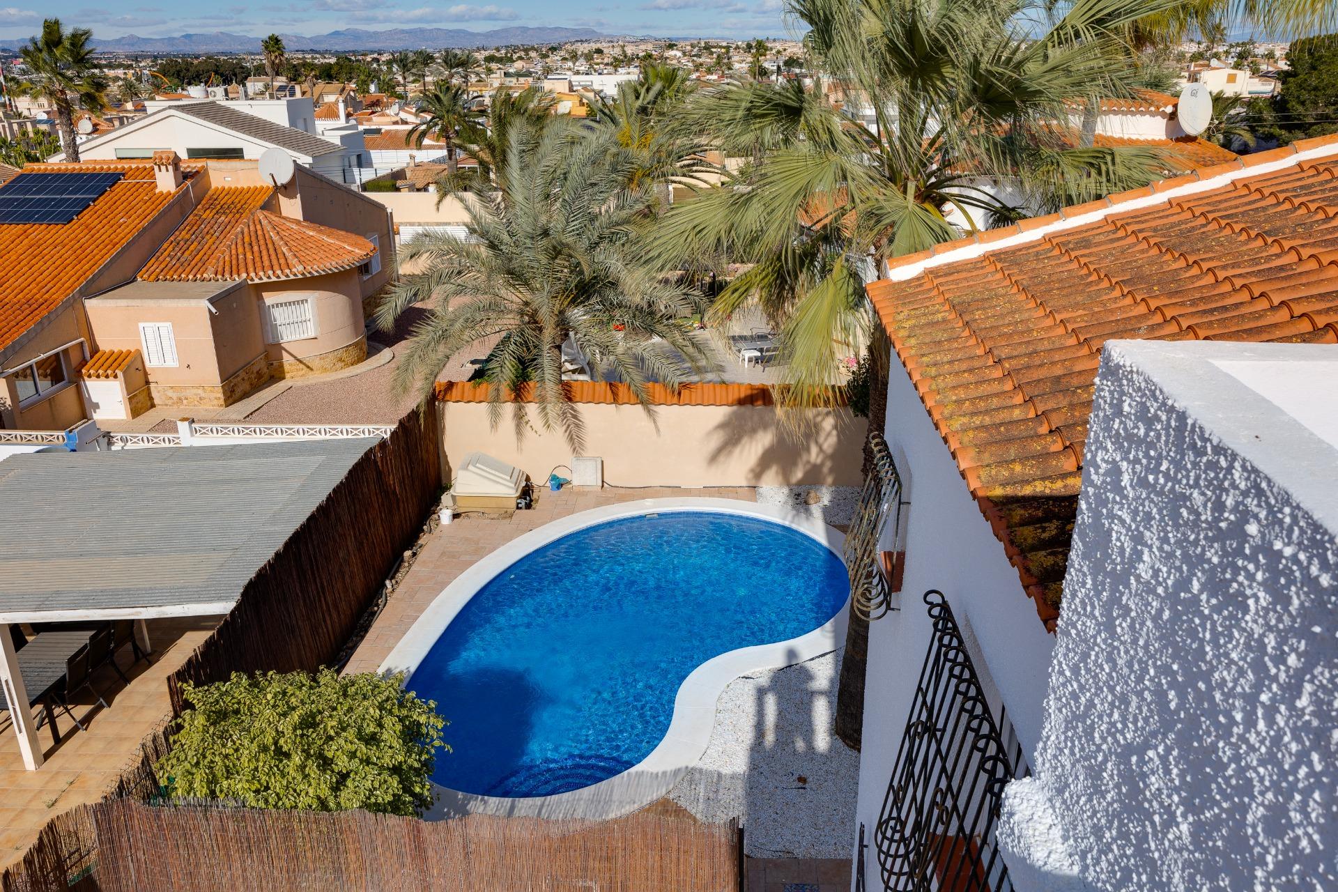 For sale - 3 Bedroom 3 Bathroom Villa in Torrevieja - La Siesta - El Salado - Torreta  - Alicante