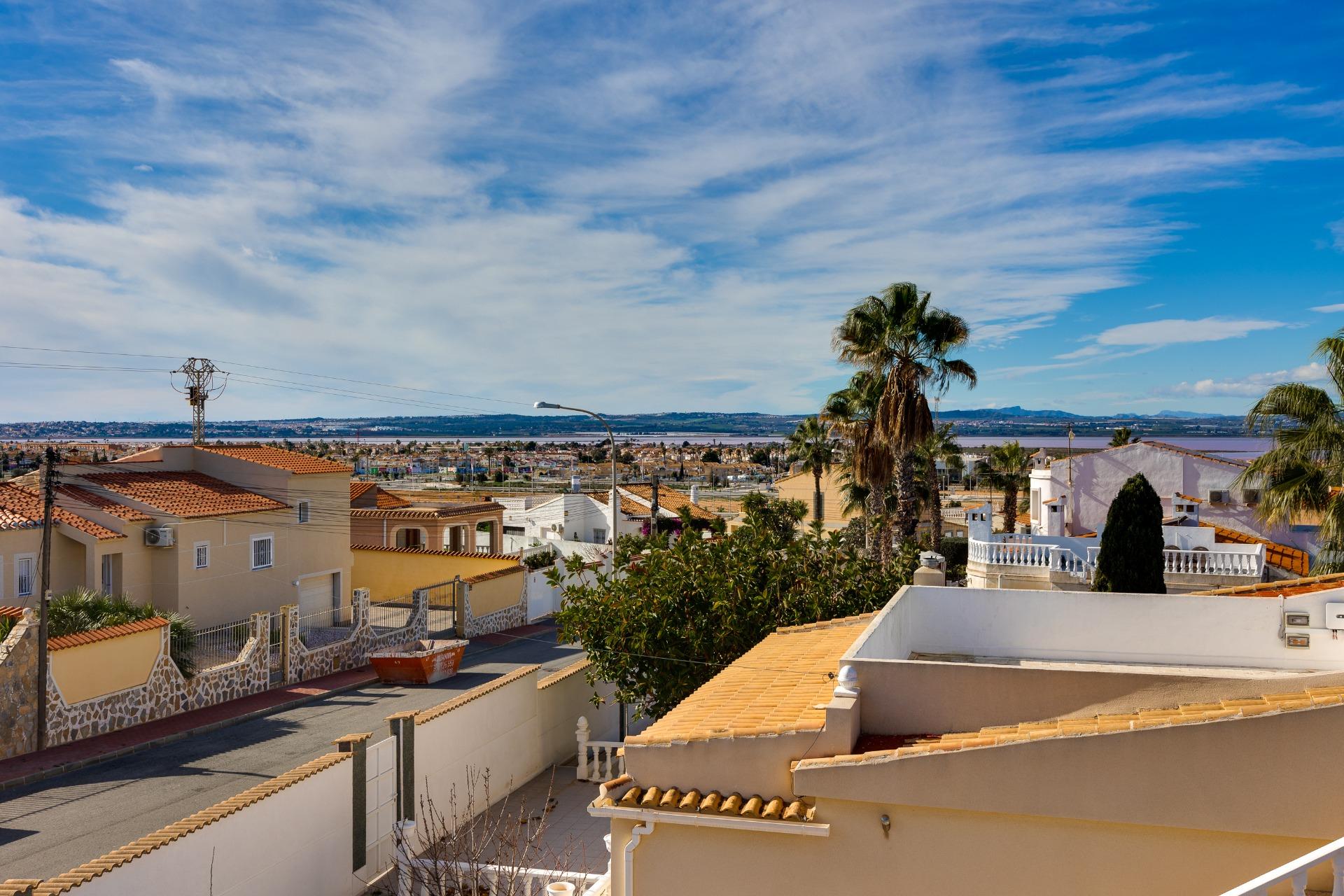 For sale - 3 Bedroom 3 Bathroom Villa in Torrevieja - La Siesta - El Salado - Torreta  - Alicante