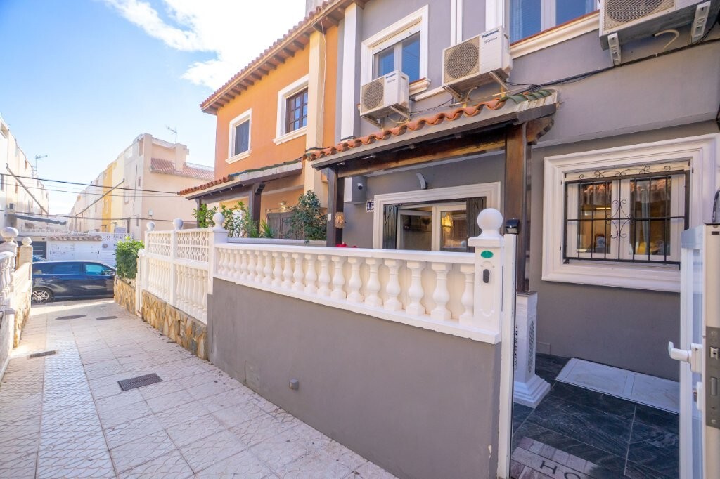 For sale - 2 Bedroom 2 Bathroom Town House in Torrevieja - Cabo Cervera  - Alicante