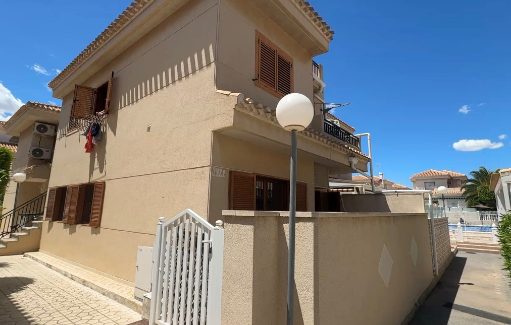 For sale - 2 Bedroom 1 Bathroom Bungalow in Orihuela Costa - Costa Blanca  - Alicante