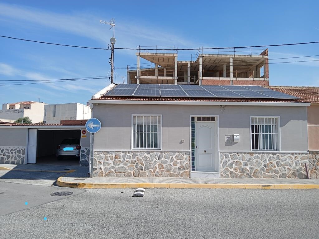 4 Bedroom 3 Bathroom Semi Detached in Los Montesinos