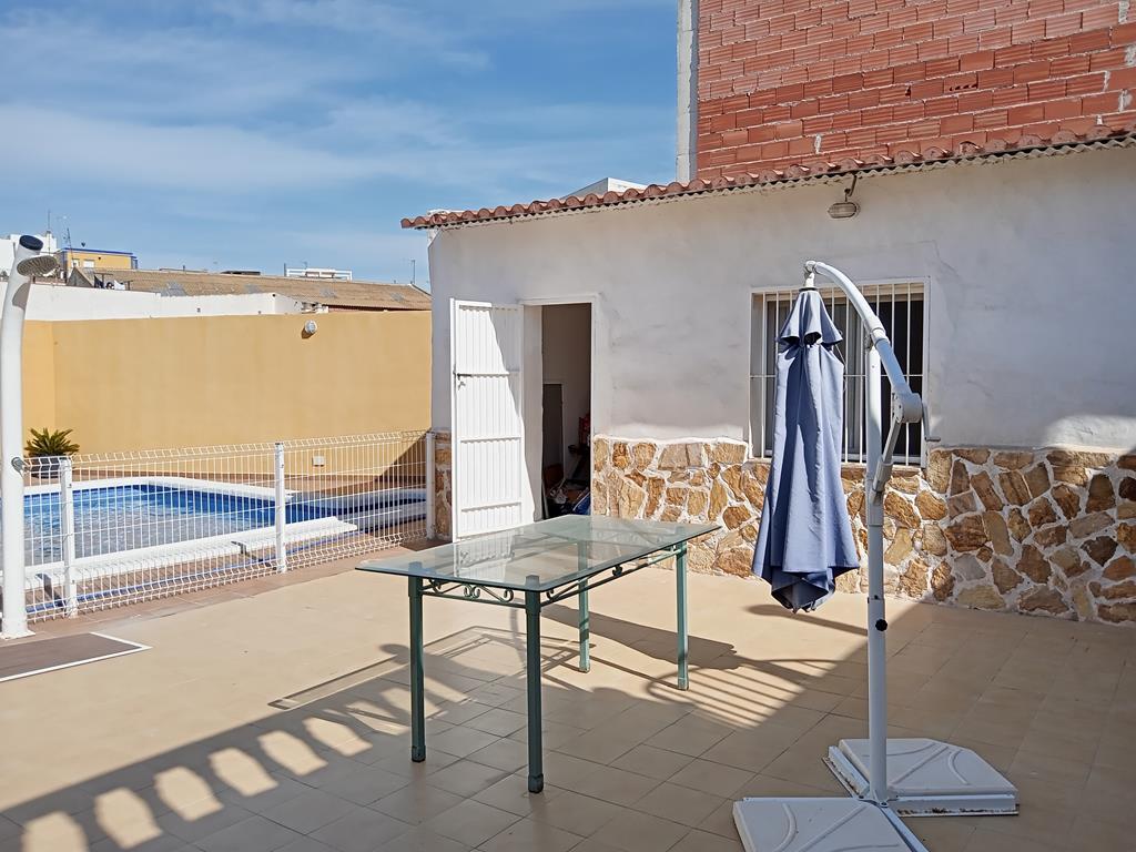 For sale - 4 Bedroom 3 Bathroom Semi Detached in Los Montesinos - PUEBLO CENTRO  - Alicante