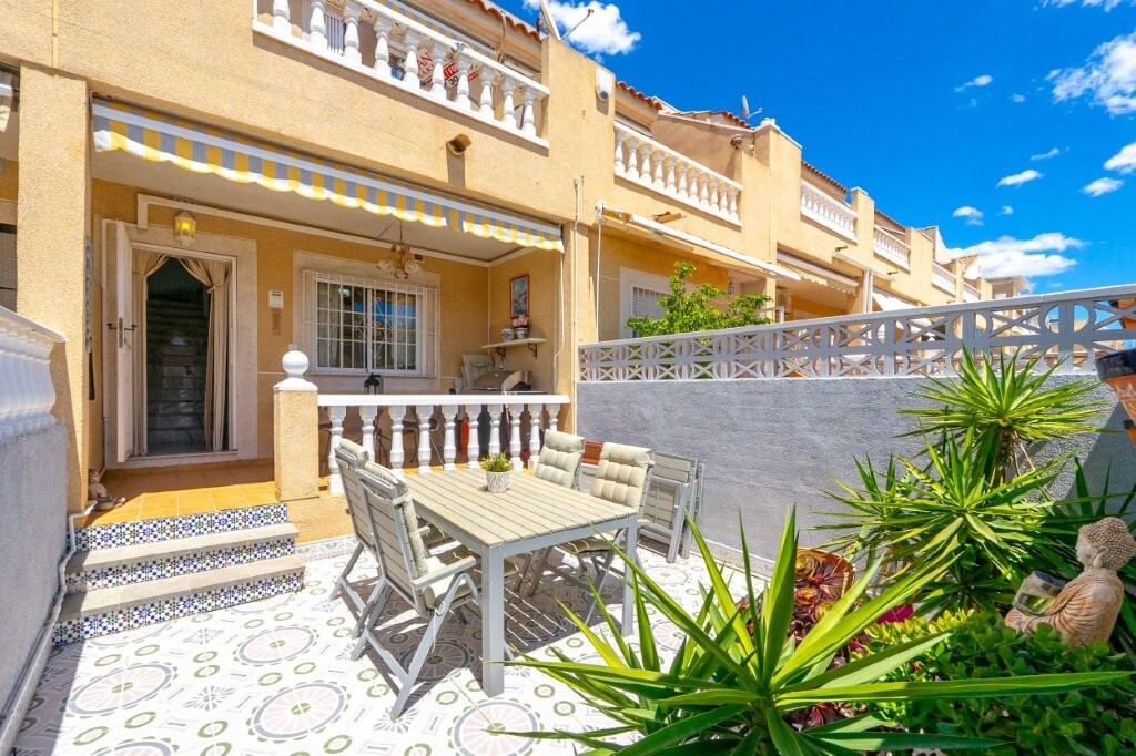 For sale - 2 Bedroom 1 Bathroom Town House in Torrevieja - aguas nuevas  - Alicante