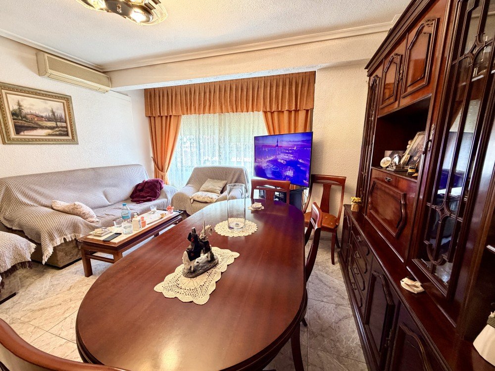 For sale - 6 Bedroom 2 Bathroom Apartment in Torrevieja - Costa Blanca  - Alicante