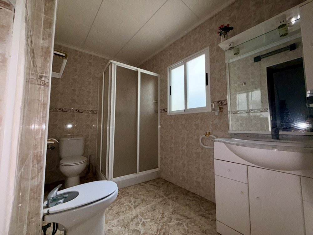 For sale - 6 Bedroom 2 Bathroom Apartment in Torrevieja - Costa Blanca  - Alicante