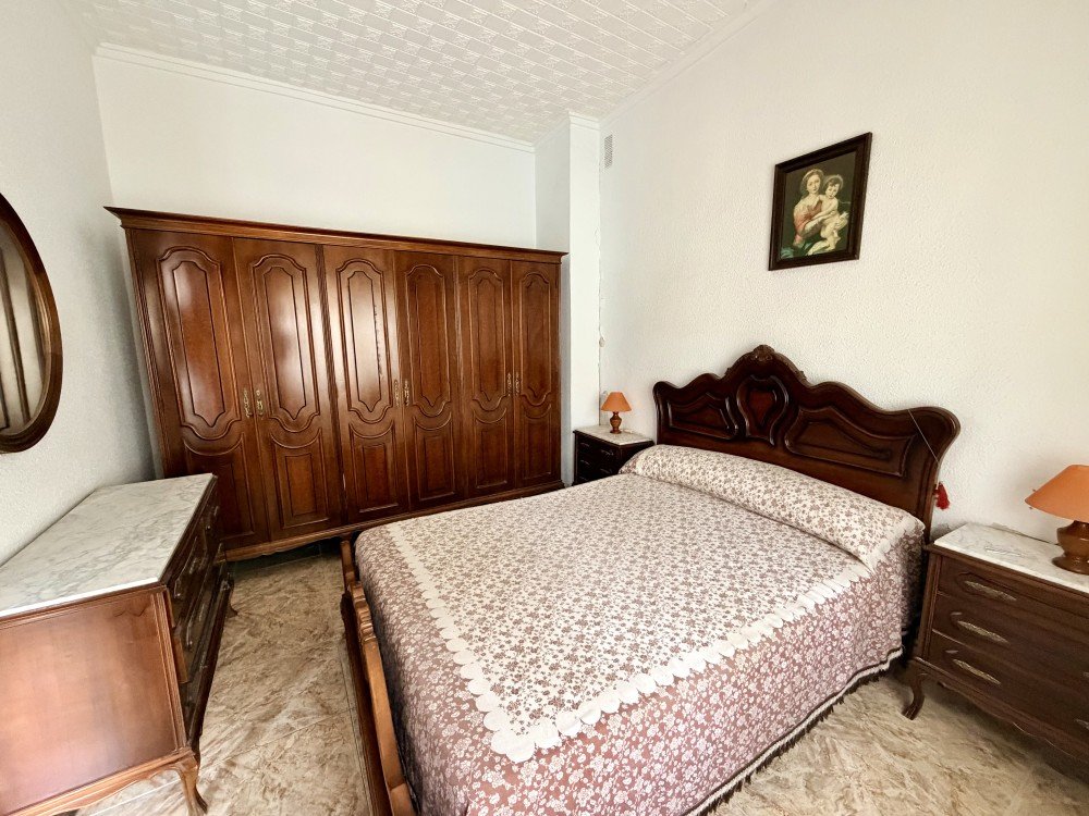 For sale - 6 Bedroom 2 Bathroom Apartment in Torrevieja - Costa Blanca  - Alicante