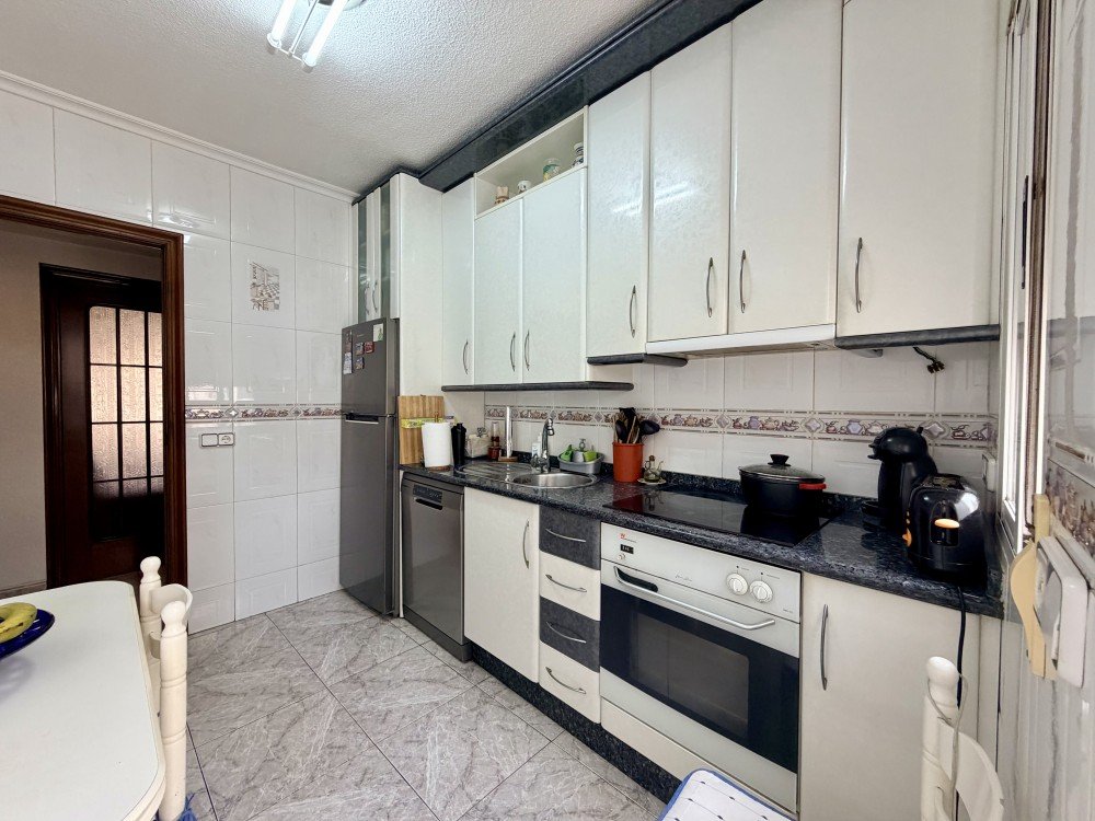 For sale - 6 Bedroom 2 Bathroom Apartment in Torrevieja - Costa Blanca  - Alicante