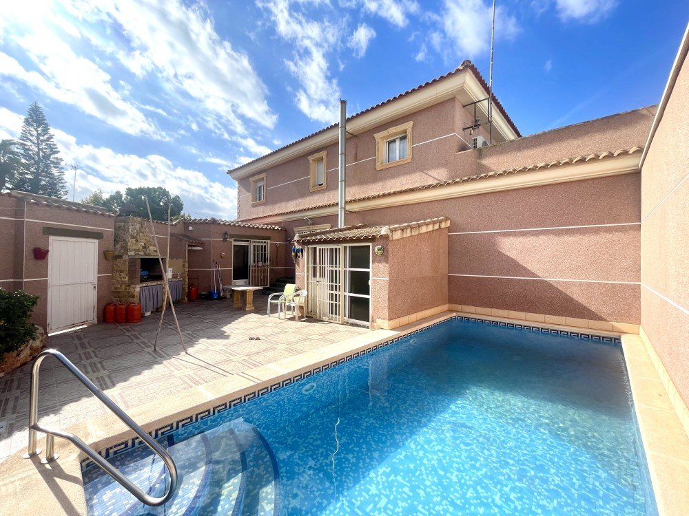 For sale - 5 Bedroom 3 Bathroom Villa in Formentera del Segura - Costa Blanca  - Alicante
