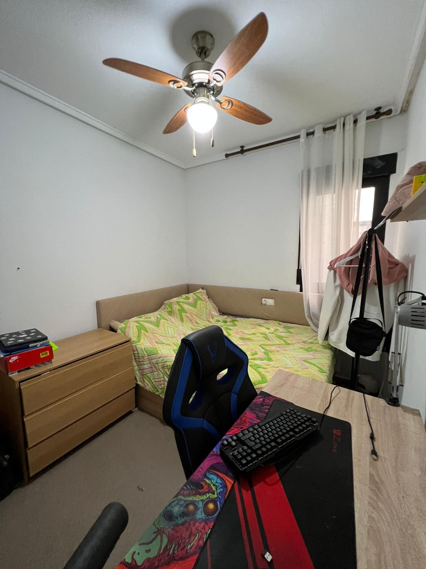 For sale - 3 Bedroom 2 Bathroom Apartment in Torrevieja - Centro  - Alicante