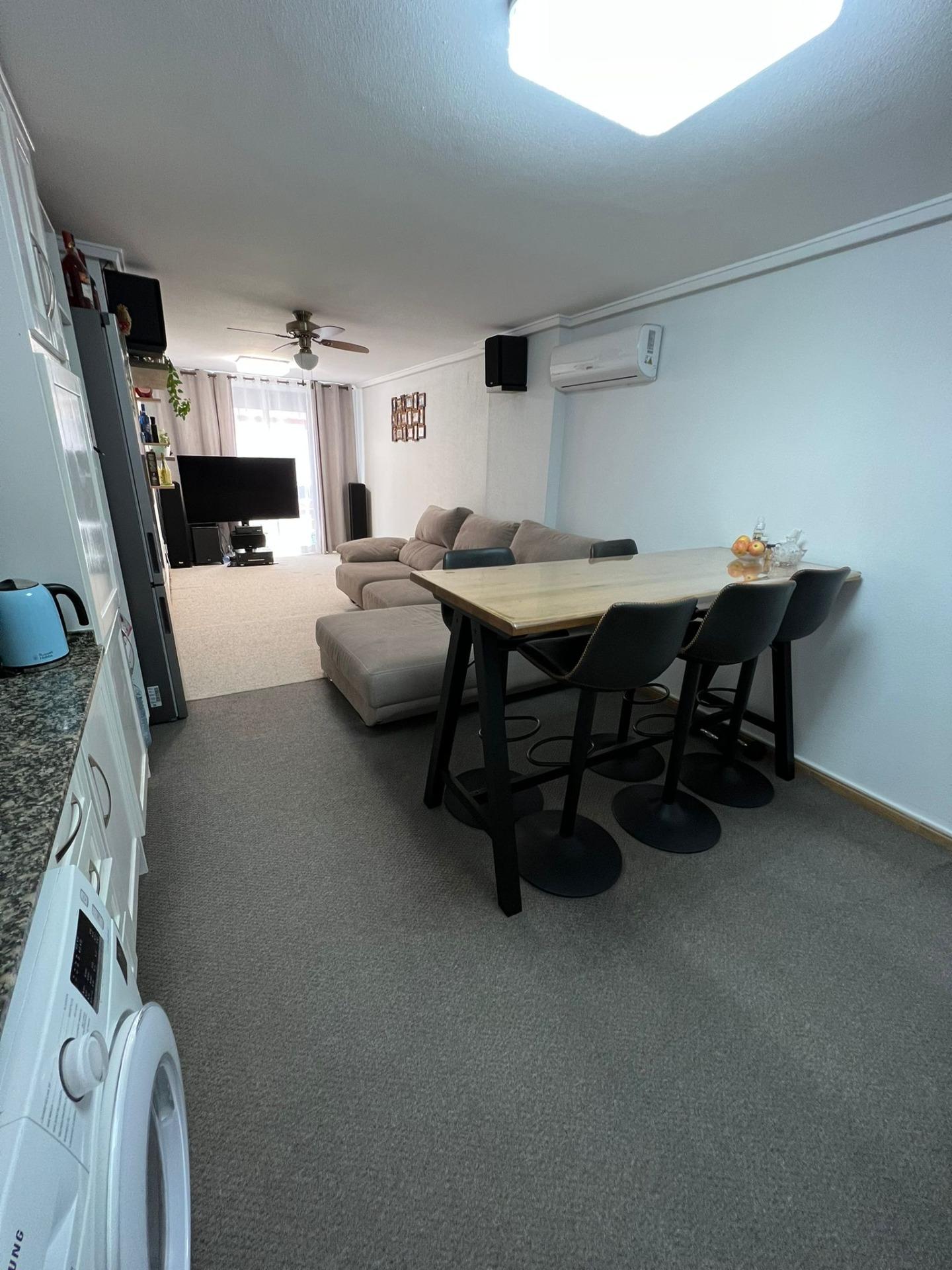 For sale - 3 Bedroom 2 Bathroom Apartment in Torrevieja - Centro  - Alicante
