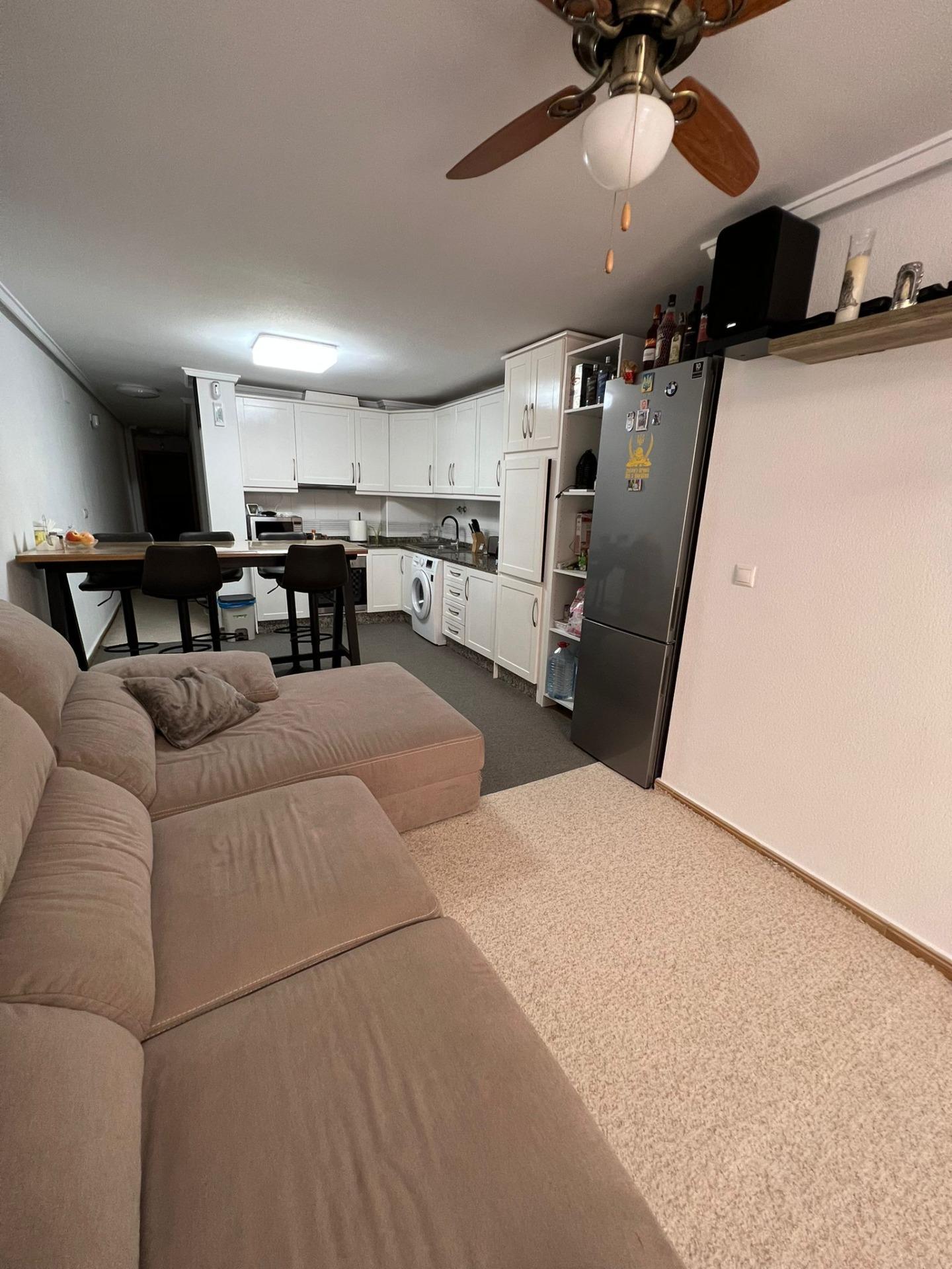 For sale - 3 Bedroom 2 Bathroom Apartment in Torrevieja - Centro  - Alicante