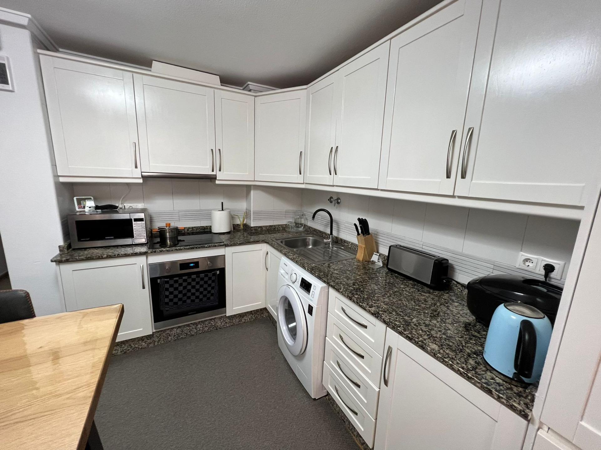 For sale - 3 Bedroom 2 Bathroom Apartment in Torrevieja - Centro  - Alicante