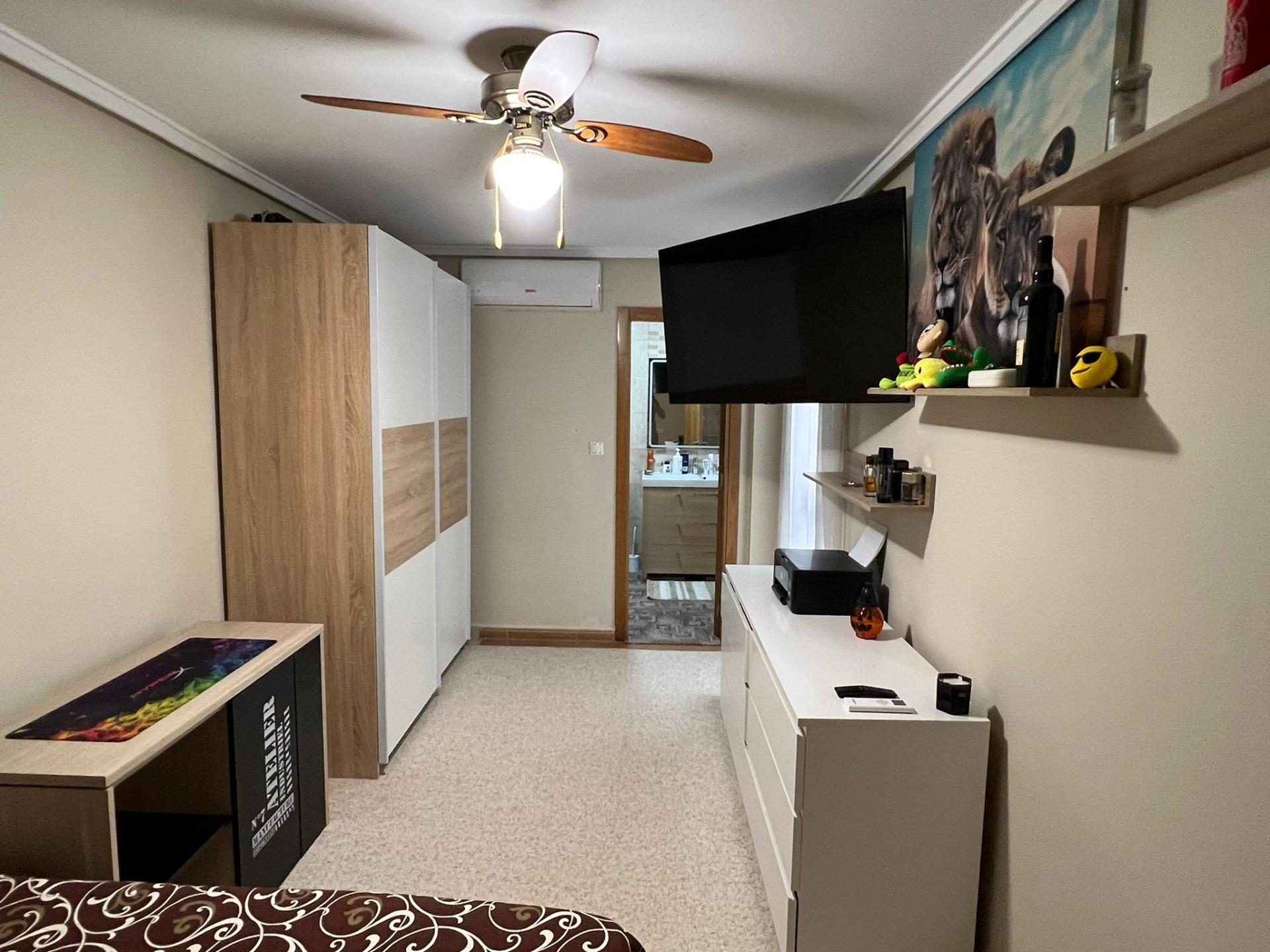 For sale - 3 Bedroom 2 Bathroom Apartment in Torrevieja - Centro  - Alicante