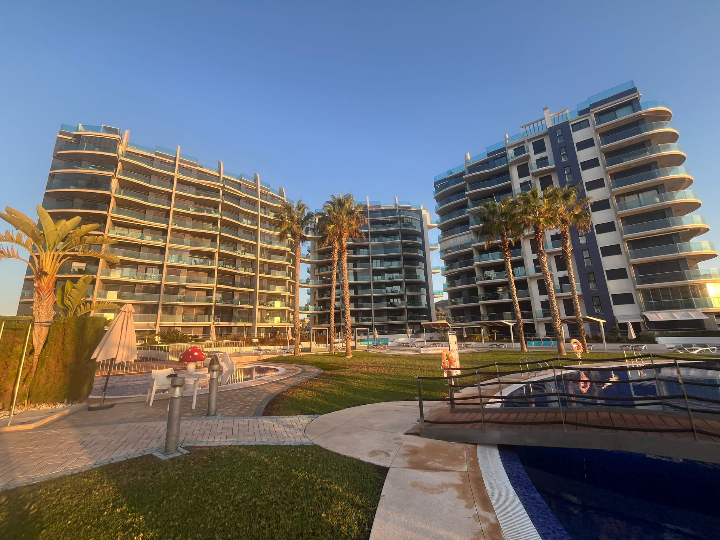 For sale - 3 Bedroom 2 Bathroom Apartment in Punta Prima - Costa Blanca  - Alicante