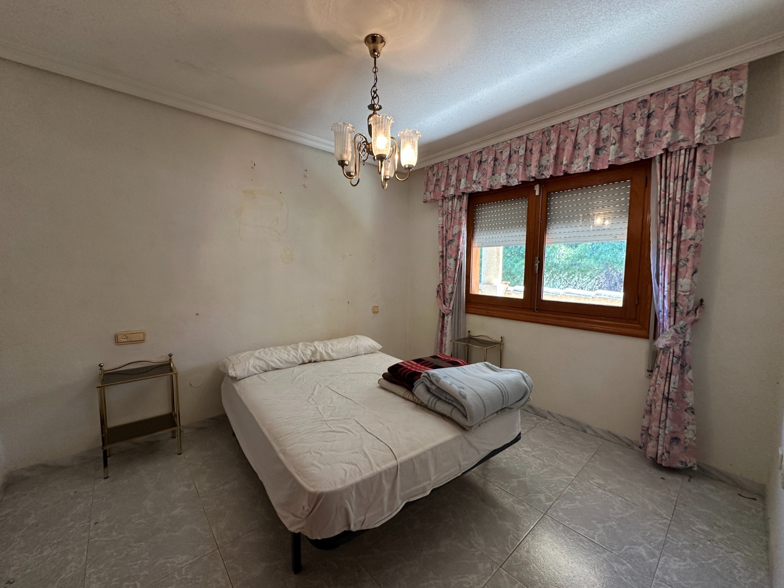 For sale - 8 Bedroom 4 Bathroom Villa in Torrevieja - Costa Blanca  - Alicante