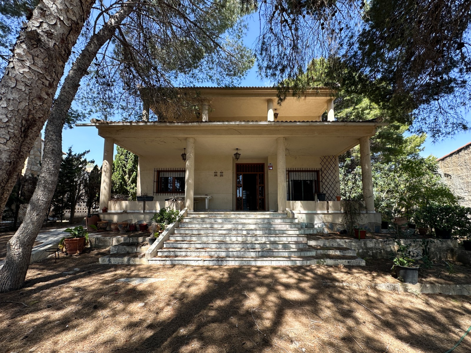 For sale - 8 Bedroom 4 Bathroom Villa in Torrevieja - Costa Blanca  - Alicante