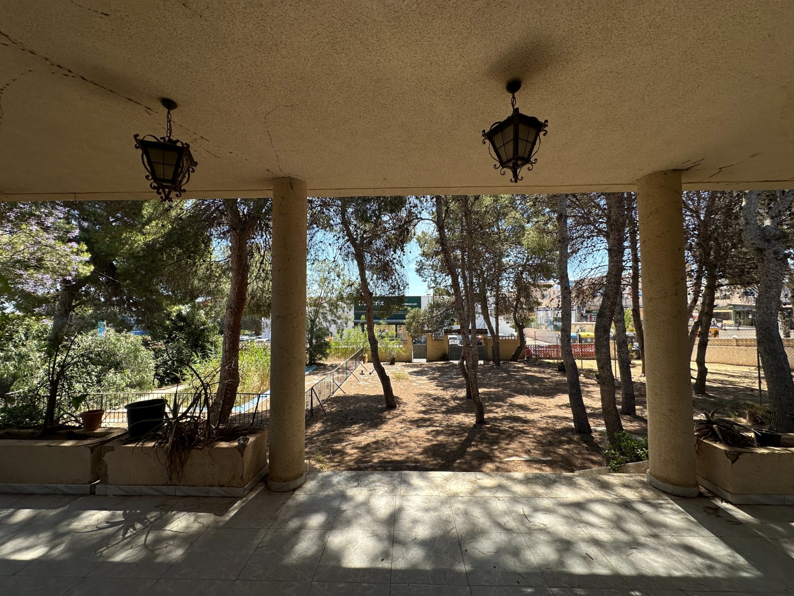 For sale - 8 Bedroom 4 Bathroom Villa in Torrevieja - Costa Blanca  - Alicante