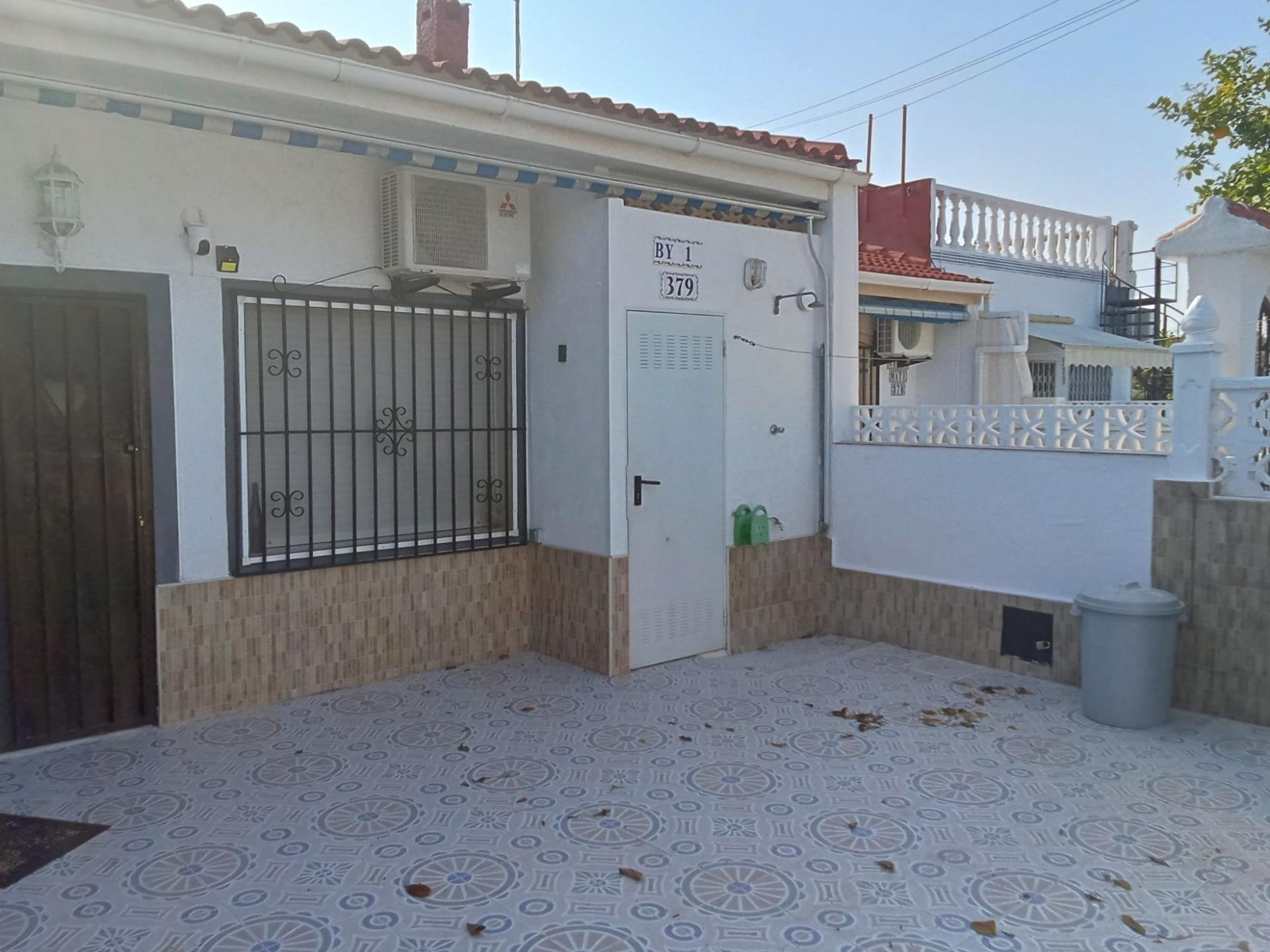 For sale - 2 Bedroom 1 Bathroom Bungalow in Torrevieja - Torretas  - Alicante
