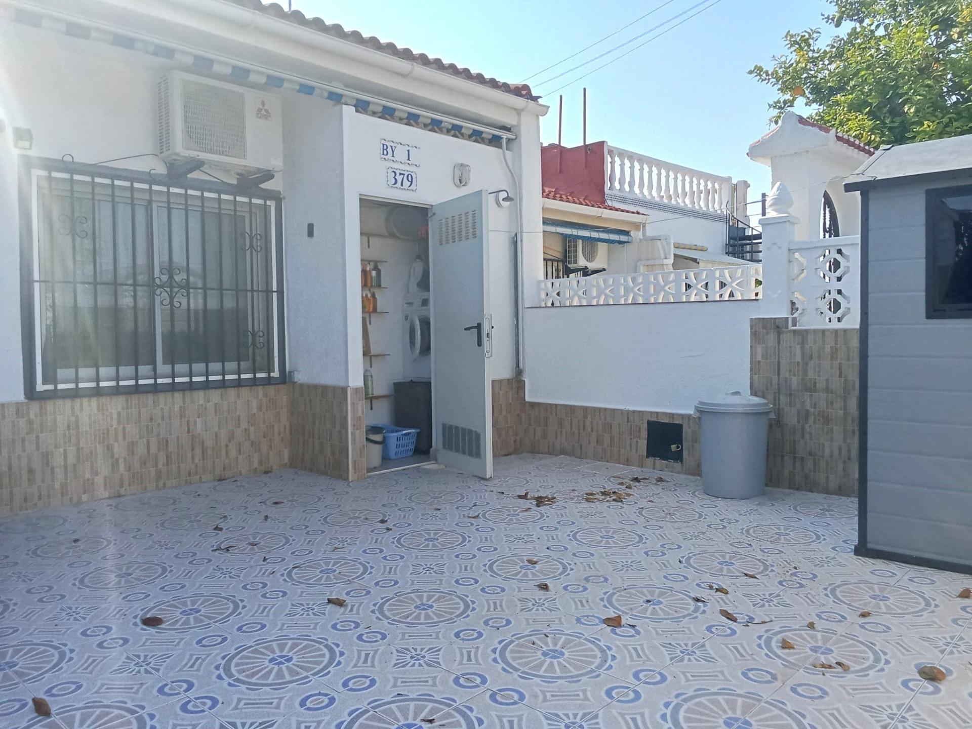 For sale - 2 Bedroom 1 Bathroom Bungalow in Torrevieja - Torretas  - Alicante